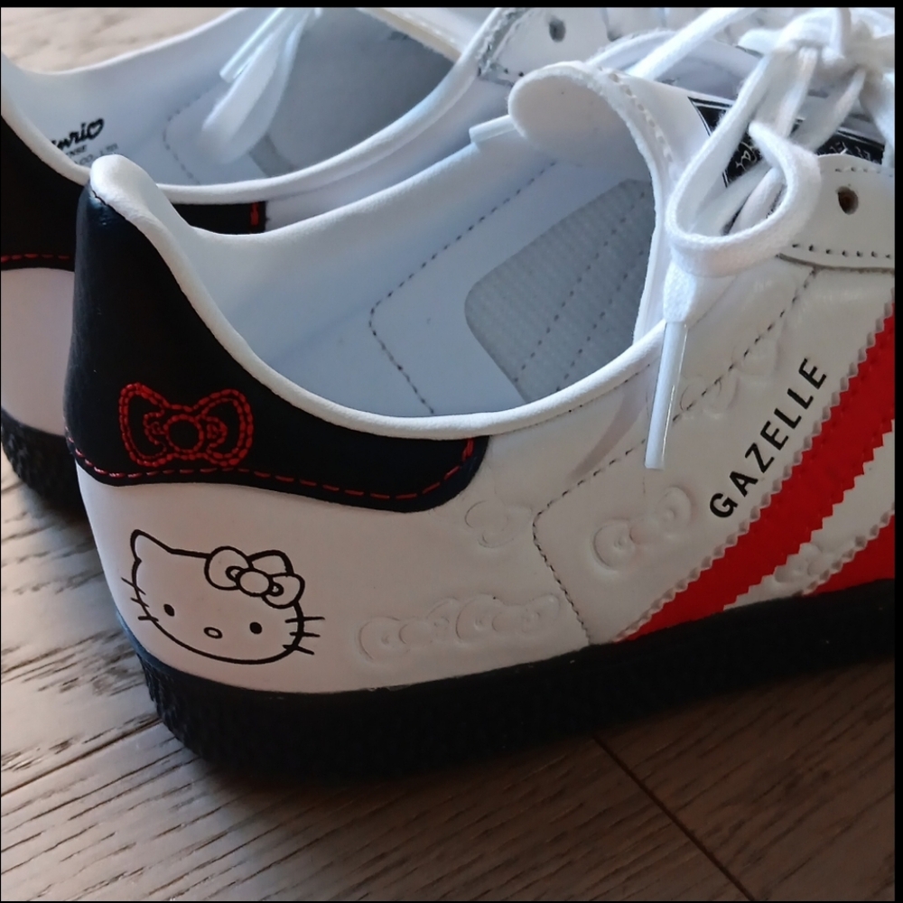 NEW HELLO KITTY Limited Edition Adidas Gazelle Size 4Y or 6-6.5 W - Picture 6 of 13